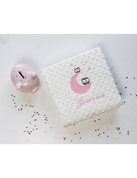 Manta Bordada con Buhos.