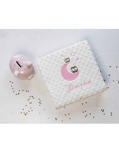 Manta Bordada con Buhos.