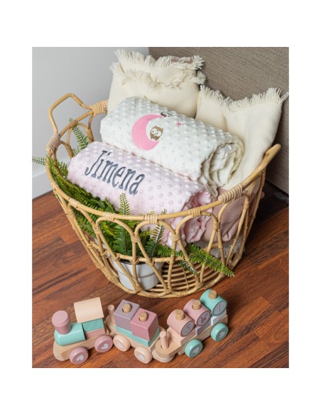 Manta Bordada con Buhos.