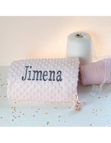 Manta Bordada con el nombre.