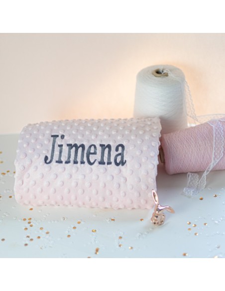 Manta Bordada con el nombre.