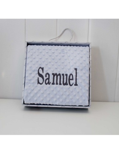 Manta Bordada con el nombre.