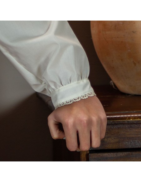 Camisa lorzas señora beige.