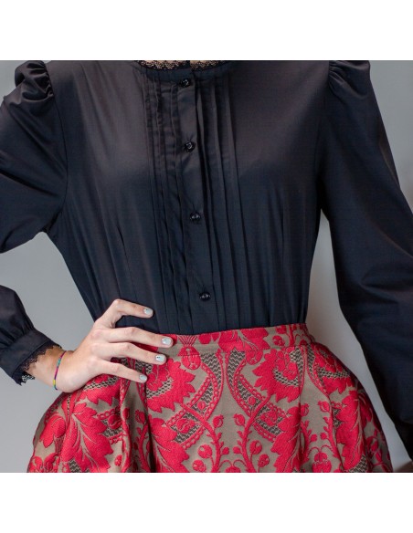 Camisa lorzas señora negra.