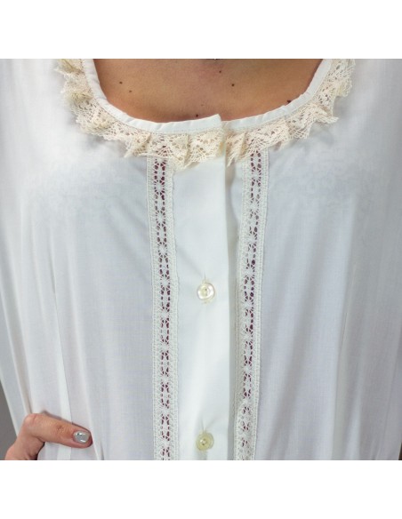 Camisa vainica escotada señora beige.