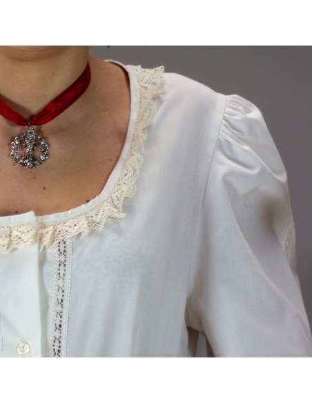 Camisa vainica escotada señora beige.