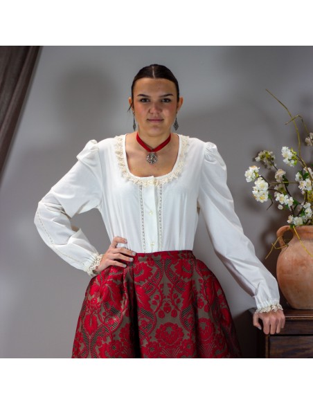 Camisa vainica escotada señora beige.