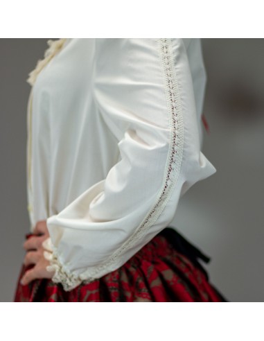 Camisa vainica escotada señora beige.