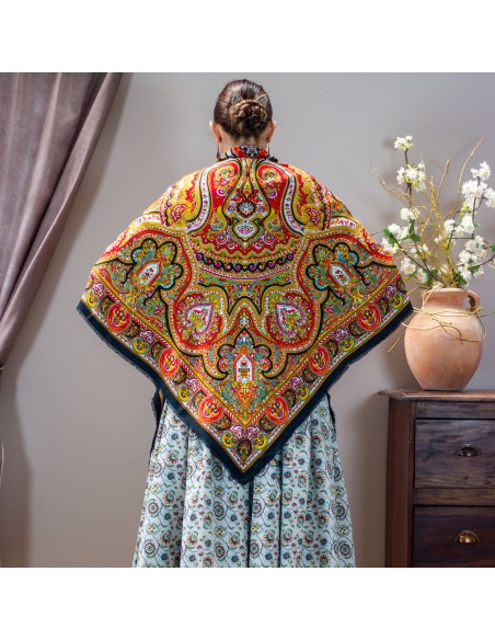 Manton Caceres Negro.