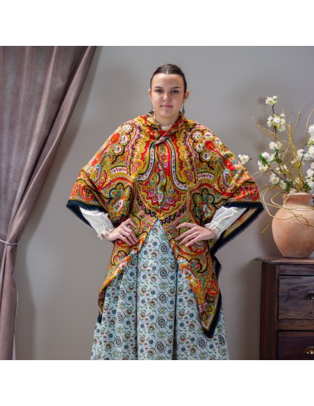 Manton Caceres Negro.