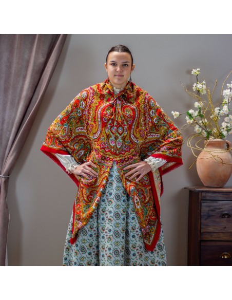 Manton Caceres Rojo.