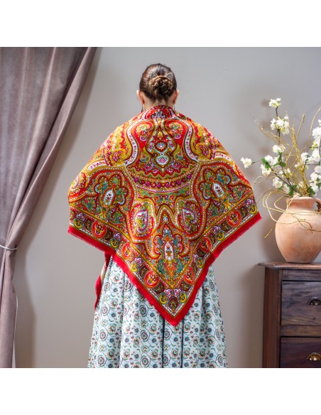 Manton Caceres Rojo.