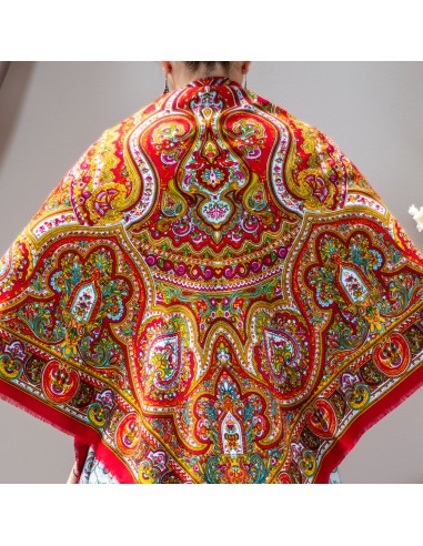 Manton Caceres Rojo.