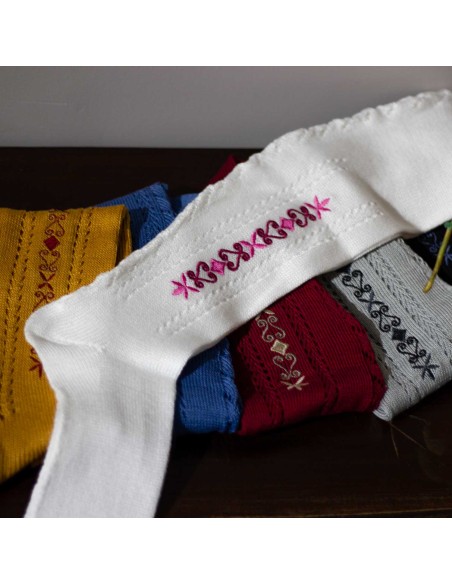 Calcetín perle bordado.