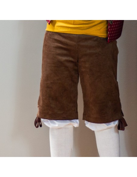 Pantalón pana marrón.