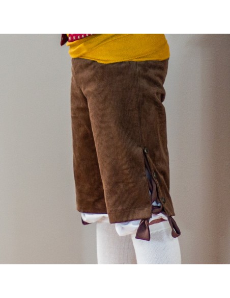 Pantalón pana marrón.